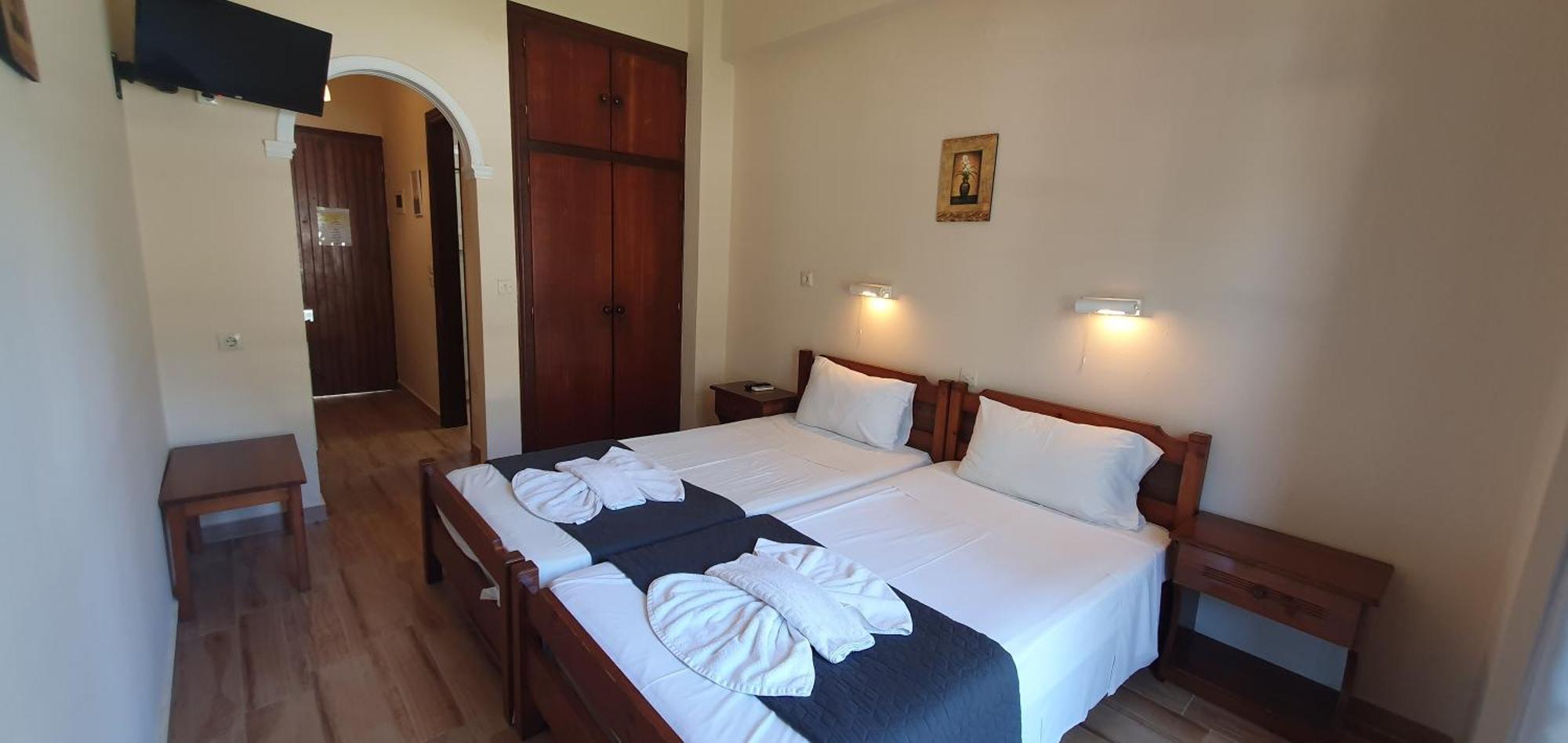 Apartahotel Phivos *